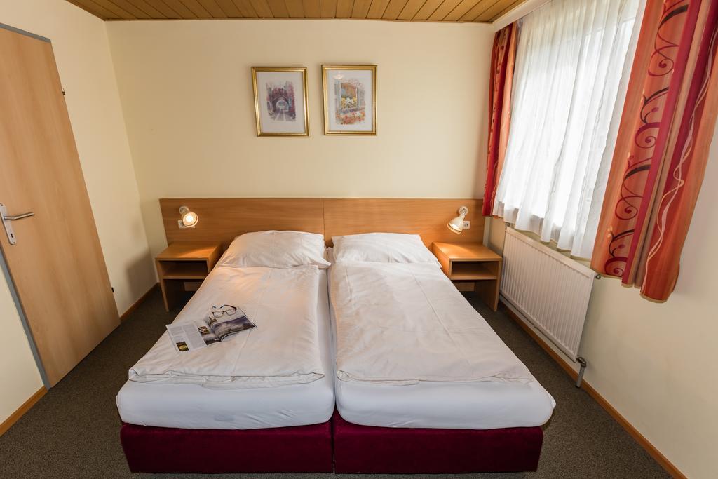 Hotel Denk Bed&Breakfast Vorchdorf Buitenkant foto