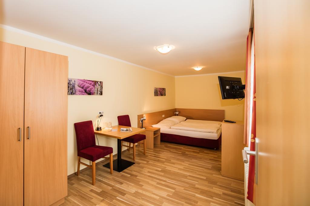 Hotel Denk Bed&Breakfast Vorchdorf Buitenkant foto
