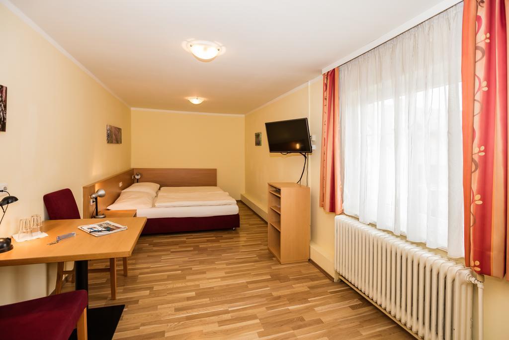 Hotel Denk Bed&Breakfast Vorchdorf Buitenkant foto